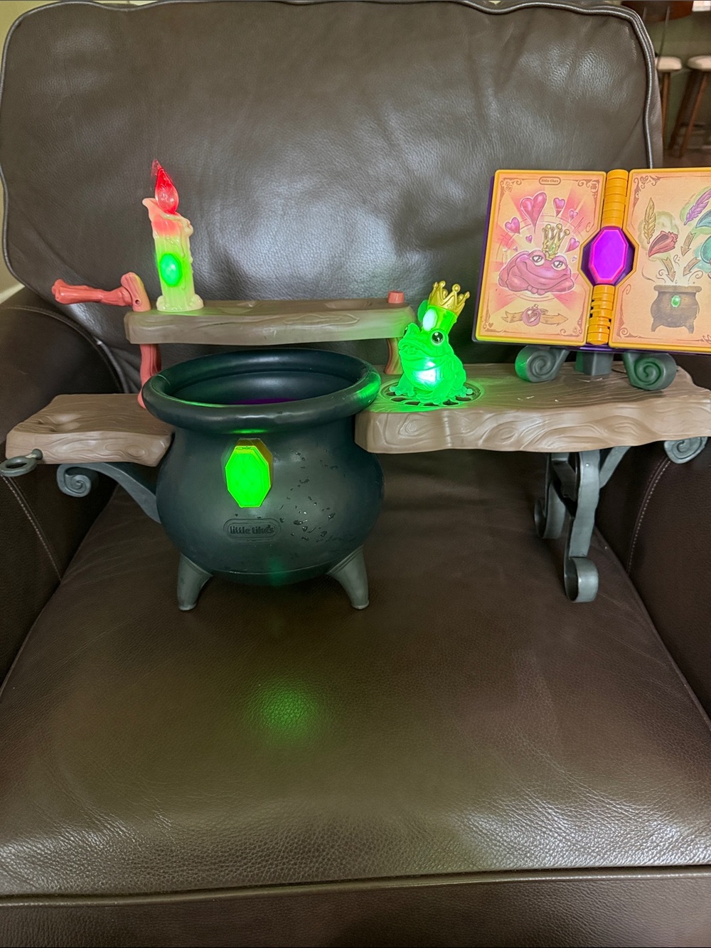 Little Tikes Magic Potion Playset with Light-Up Cauldron and Frog 🐸